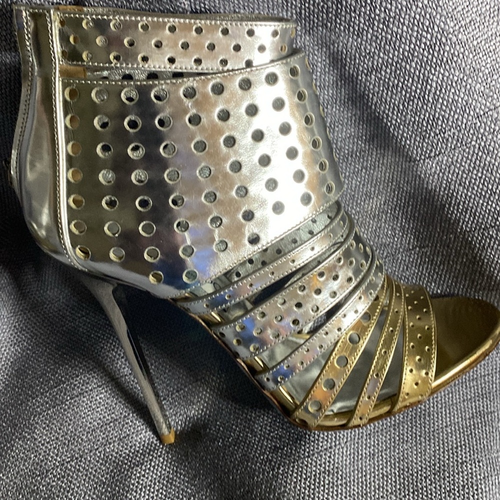 Jimmy Choo - Picture 3 of 5